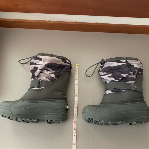EUC Columbia powderbug boots size 4Y - Picture 6 of 10
